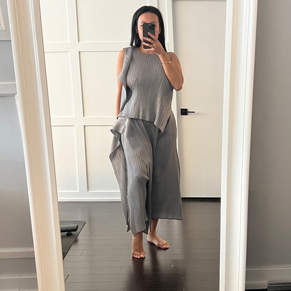 Ruffle pants set. Size medium - Picture 1 of 1